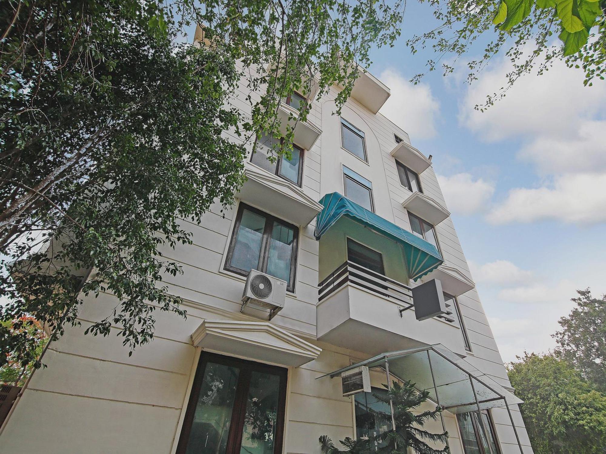 Capital O Tipsyy Near Aravali Biodiversity Park Gurgaon Exterior foto