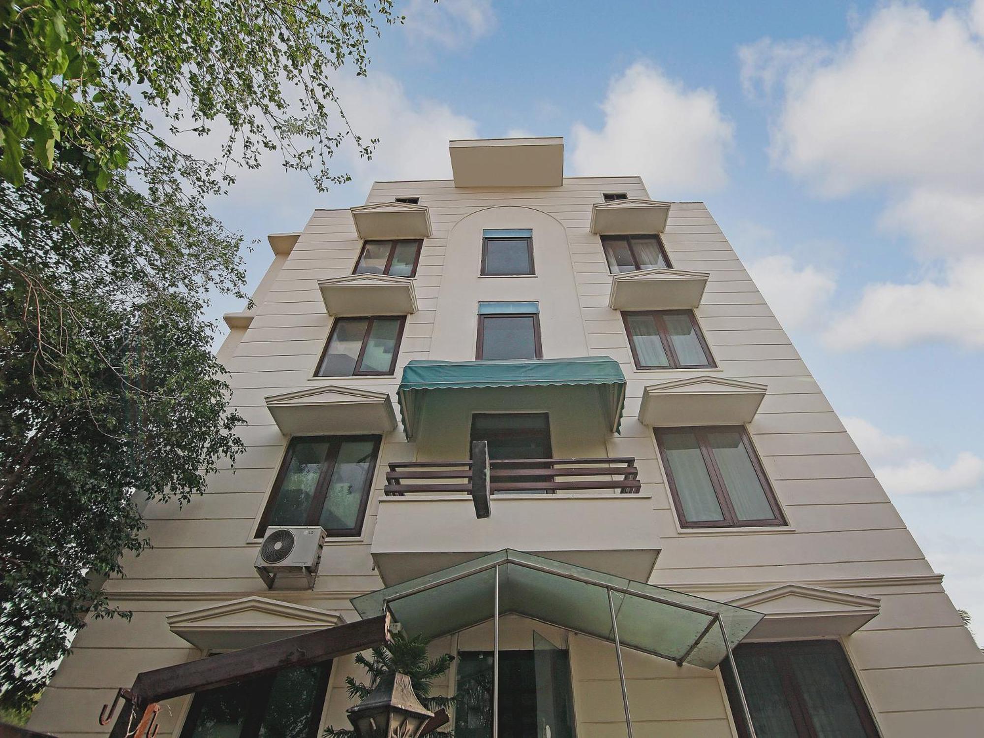 Capital O Tipsyy Near Aravali Biodiversity Park Gurgaon Exterior foto